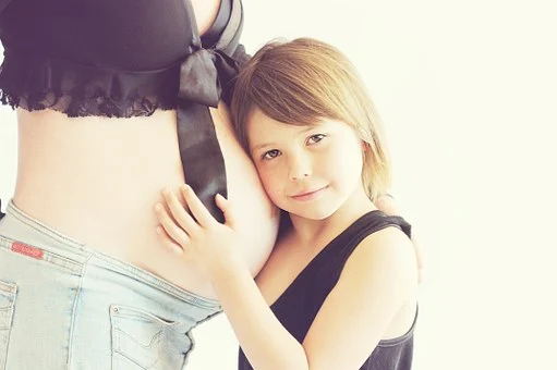 Sesje kobiet w ciąży – hit w fotograficznej branży